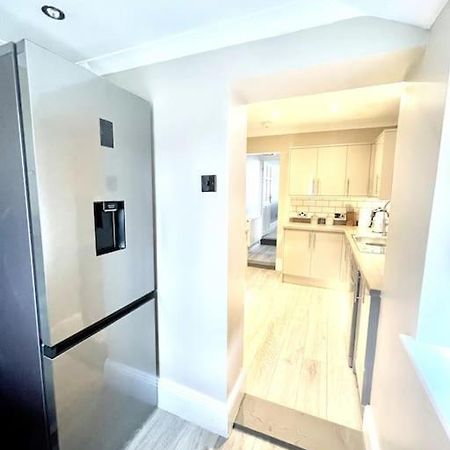 Spacious Modern Victorian House In Rochester Wainscot Экстерьер фото